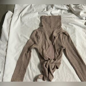 Turtle neck cross tie crop top